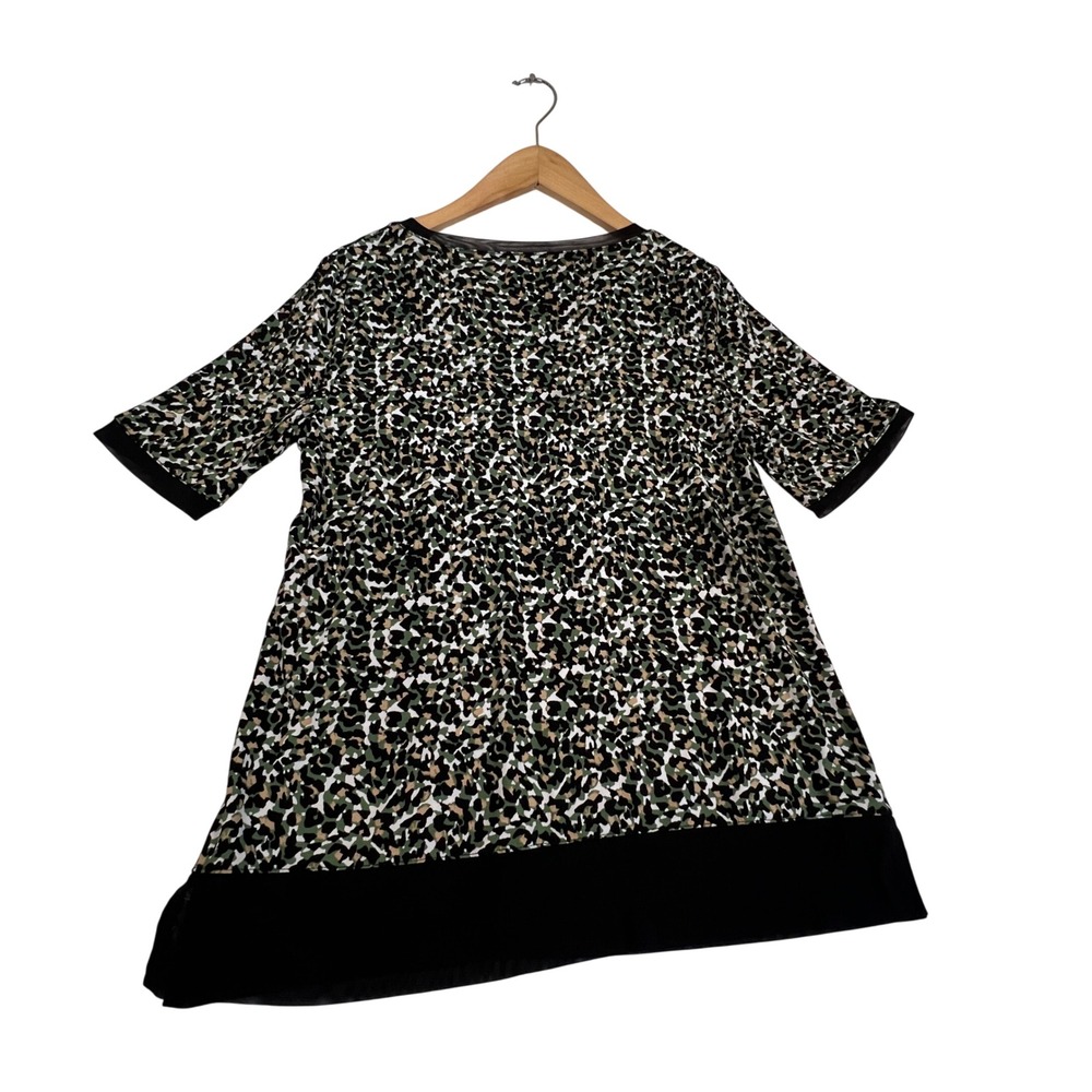 Anne Klein Green Black Leopard Print Short Sleeve Blouse Mesh Trim Top - Picture 2 of 10